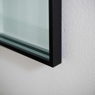 Frame corner with shadow gap